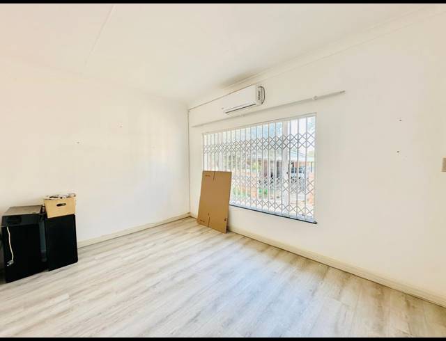 11 BEDROOM HOUSE FOR SALE IN MYNGENOEGEN AH